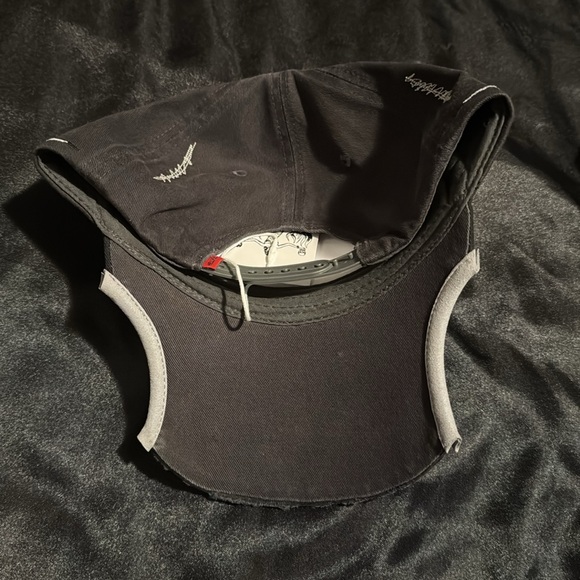 Black Cap - Picture 5 of 8